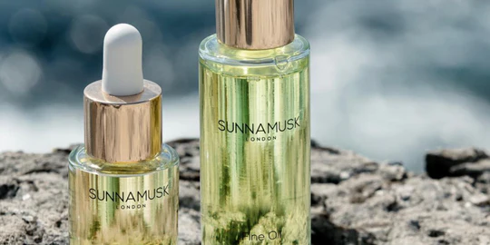 A Perfume That Commands Attention Without Saying A Word fine oils bg